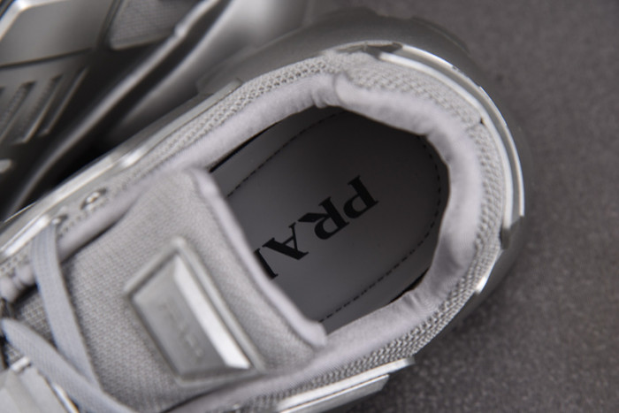 Pra*a sneaker
