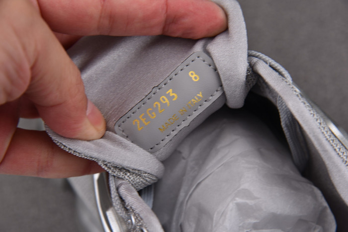 Pra*a sneaker