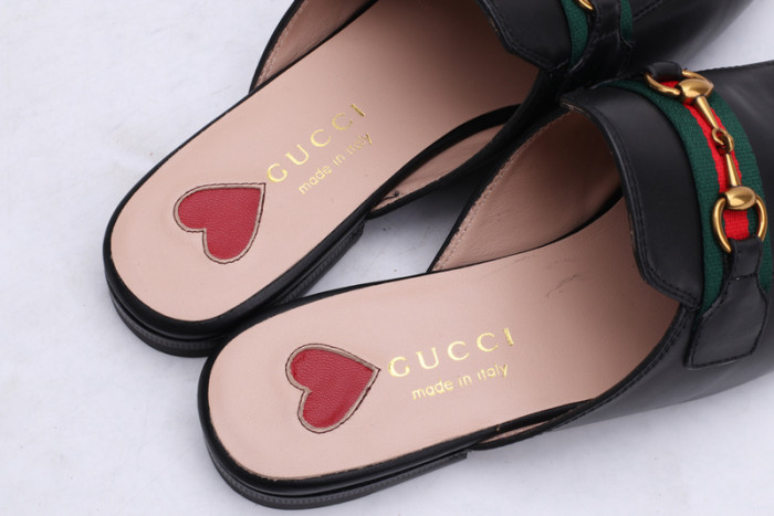 G*u*i loafer