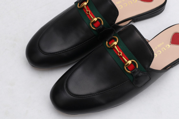 G*u*i loafer