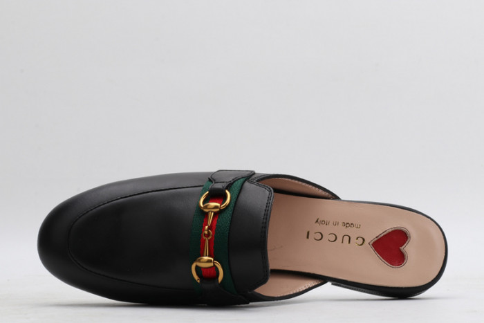 G*u*i loafer