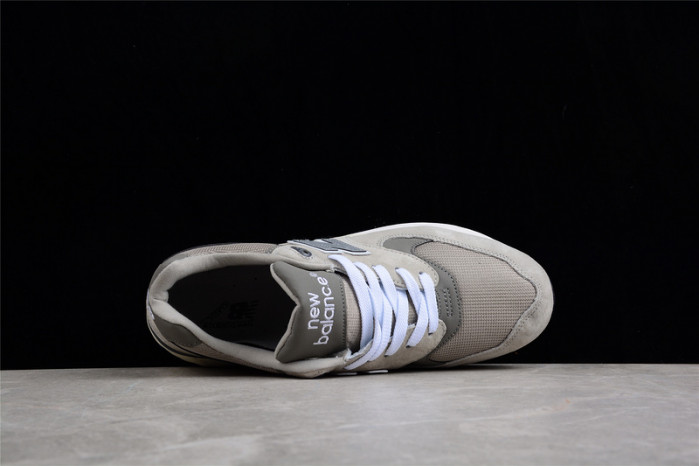 New Balance ML999MG