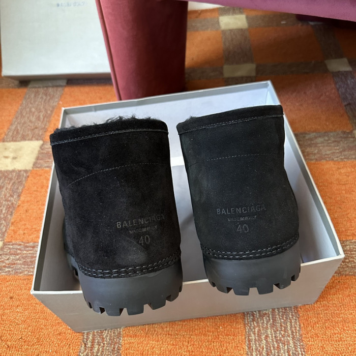 Ba*len*cia*ga brown alaska fur bootie