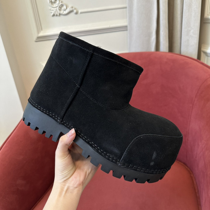 Ba*len*cia*ga brown alaska fur bootie