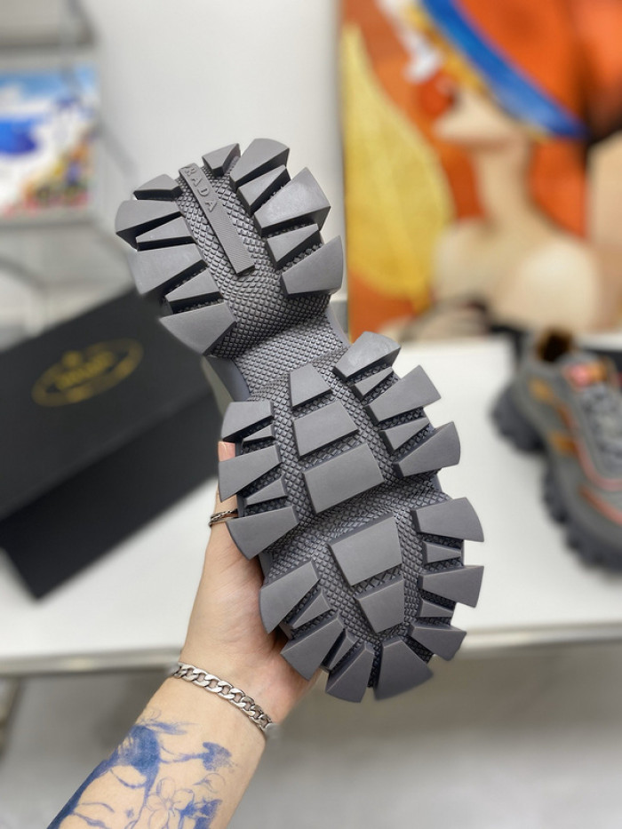 Pra*a sneaker