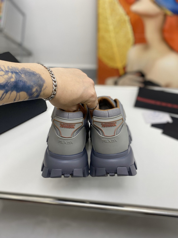 Pra*a sneaker
