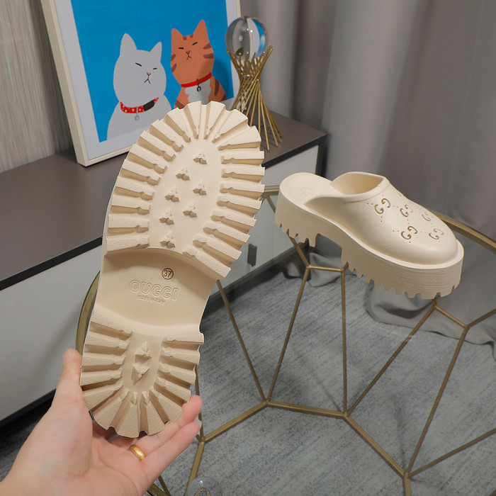 G*u*i sandal