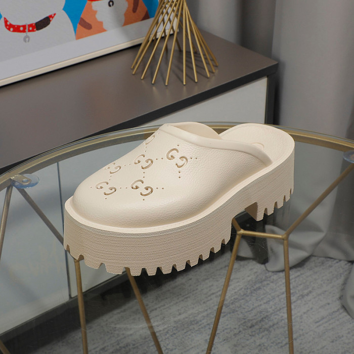 G*u*i sandal