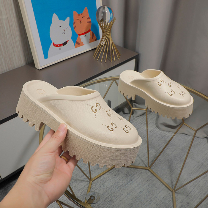 G*u*i sandal