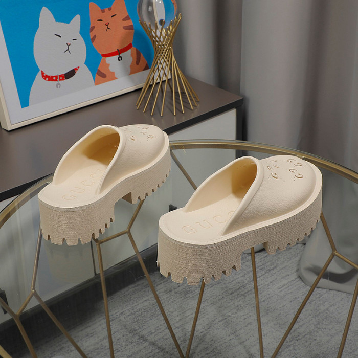 G*u*i sandal