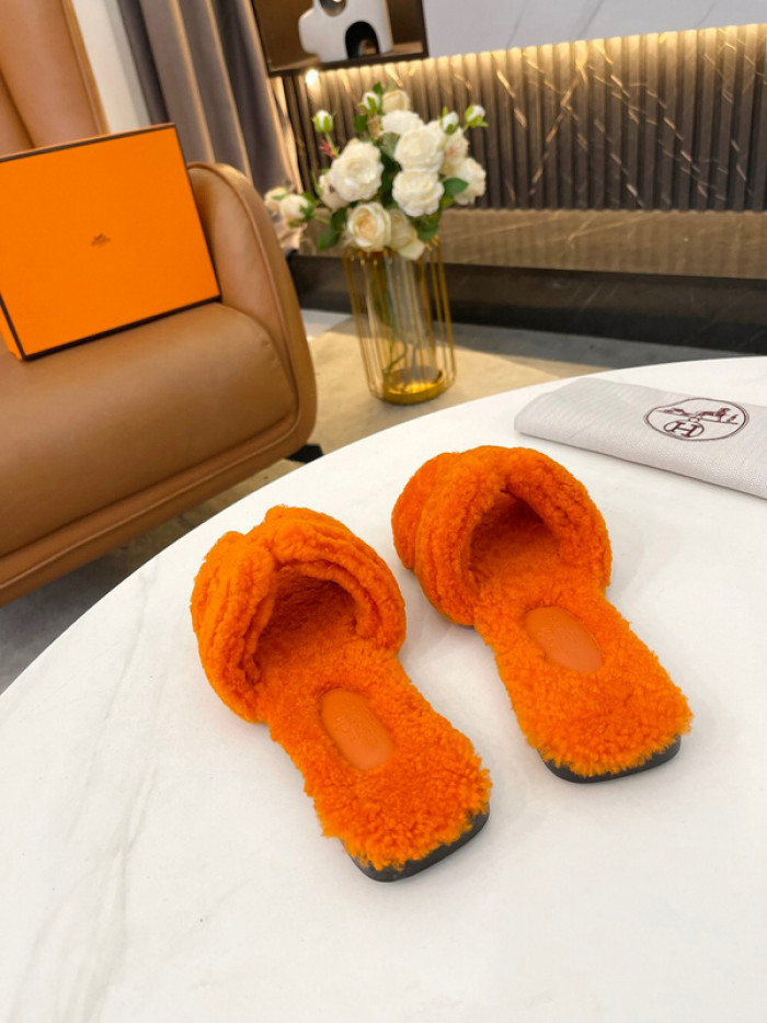 H**mes sandals