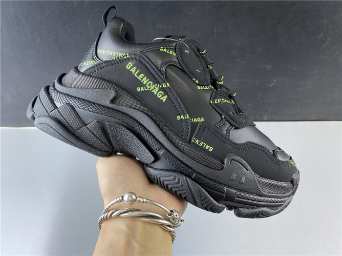 BLCG SNEAKER TRIPLE.S.