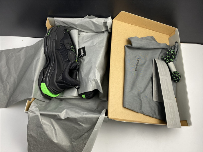 BLCG SNEAKER TRIPLE.S.