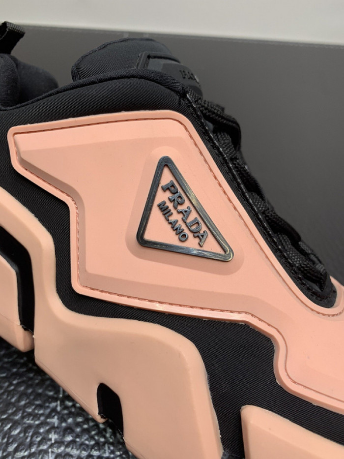 Pra*a sneaker