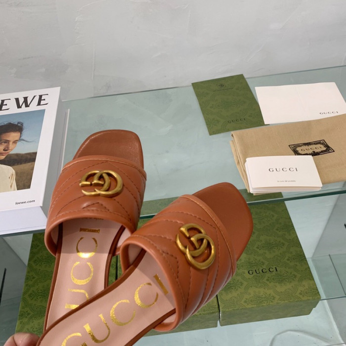 G*u*i sandal