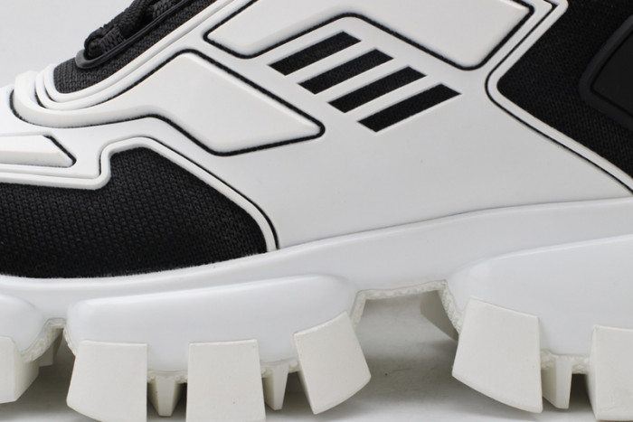Pra*a sneaker