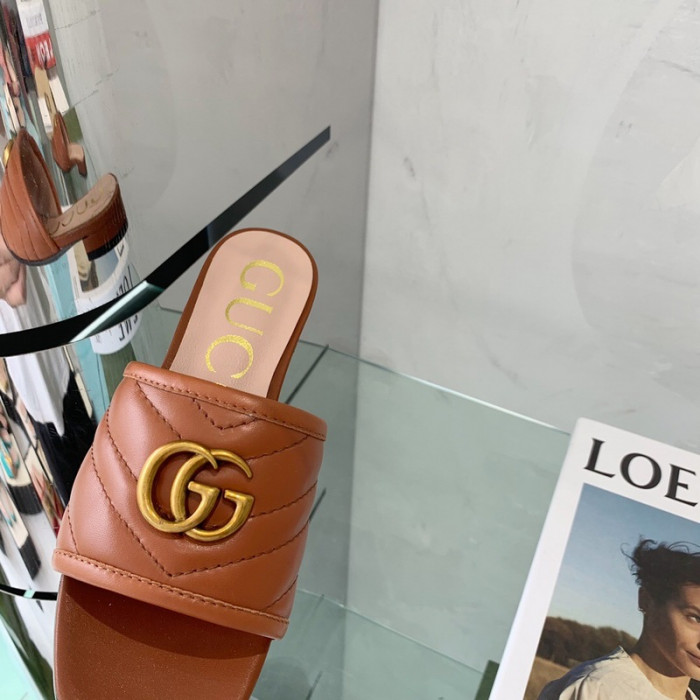 G*u*i sandal