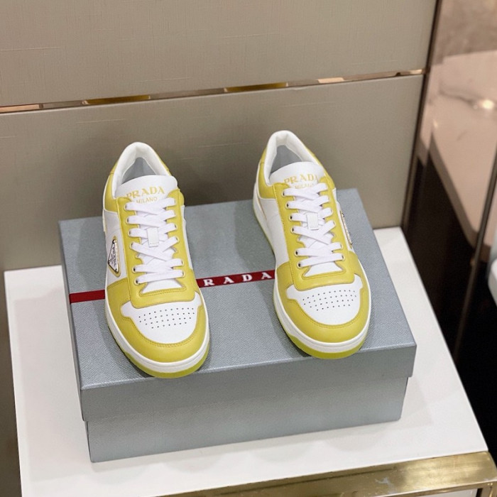 Pra*a sneaker