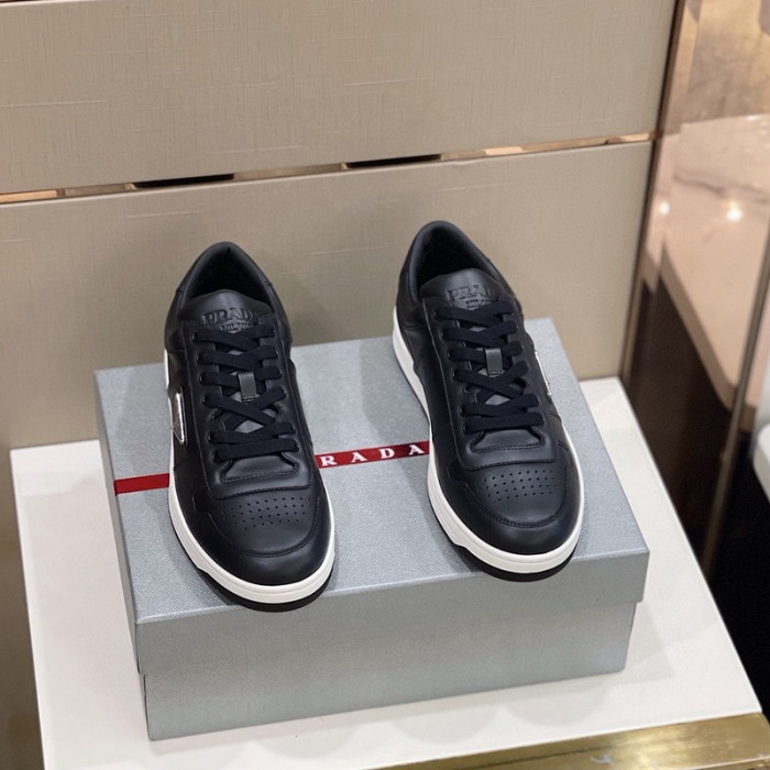 Pra*a sneaker