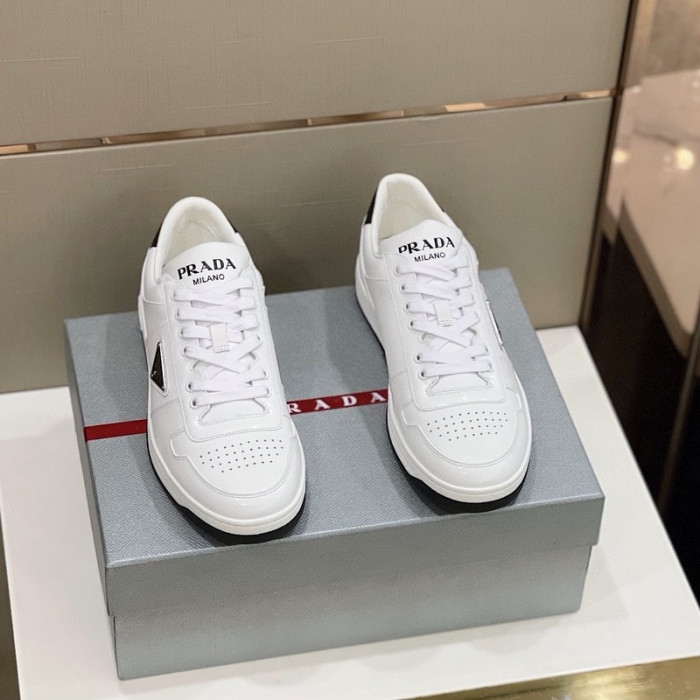 Pra*a sneaker