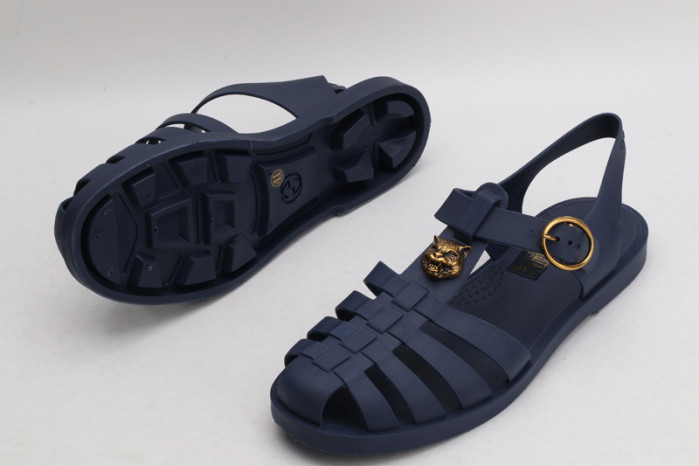 G*u*i sandals