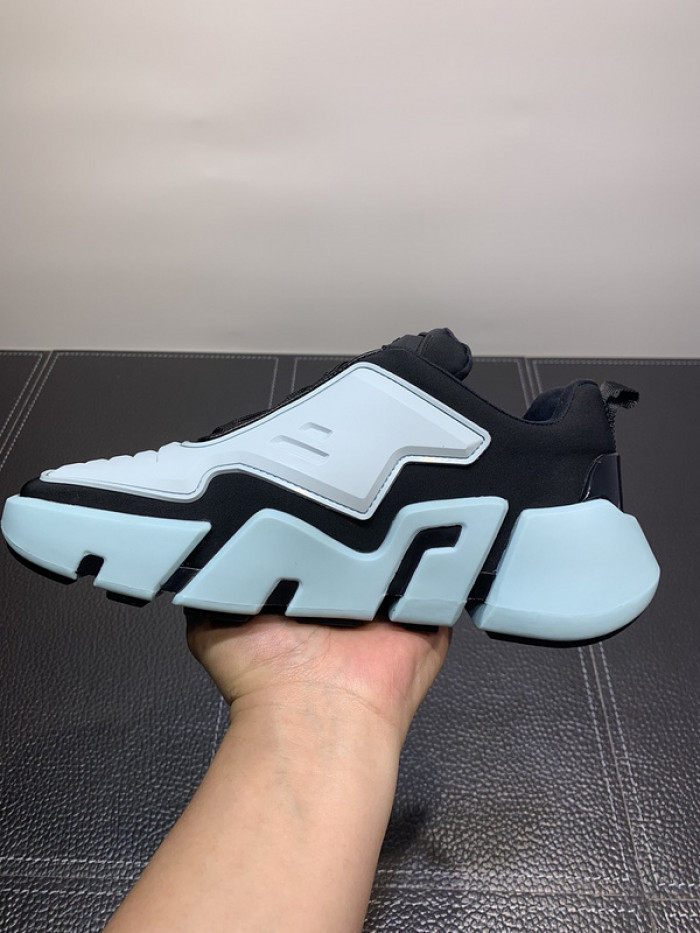 Pra*a sneaker