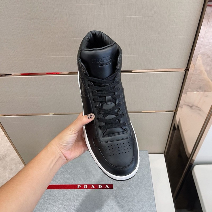 Pra*a sneaker