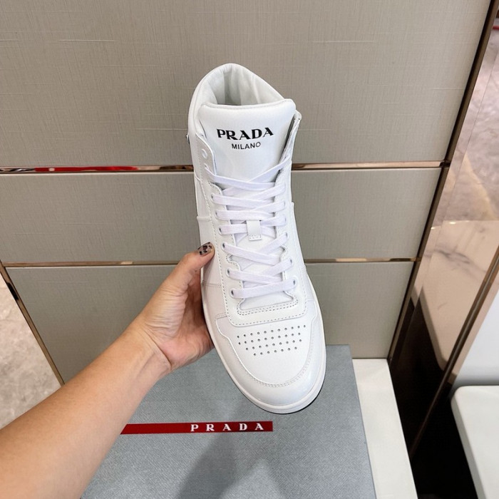 Pra*a sneaker
