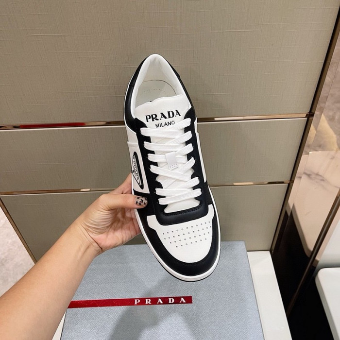 Pra*a sneaker