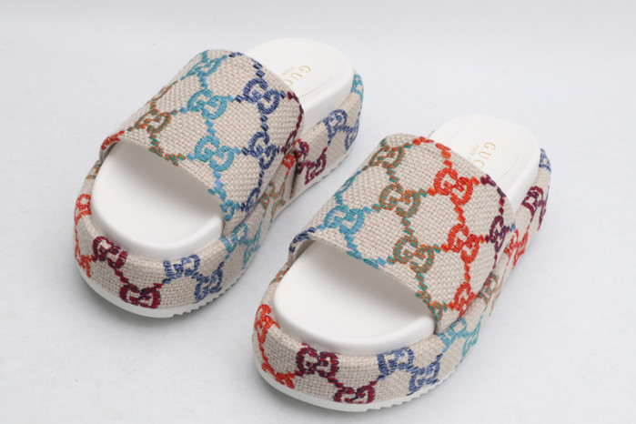 G*u*i sandal