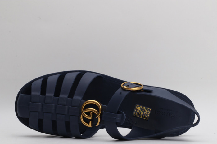 G*u*i sandals