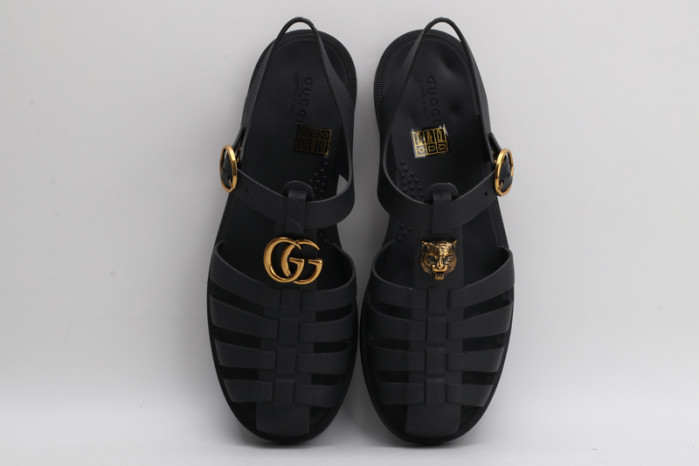 G*u*i sandals