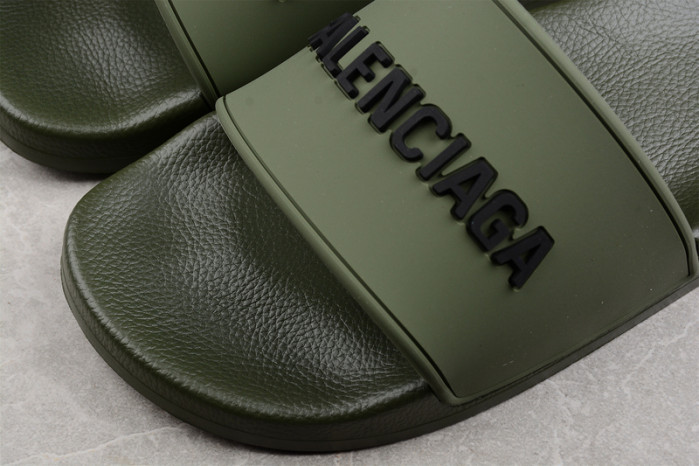 Ba*len*cia*ga slippers