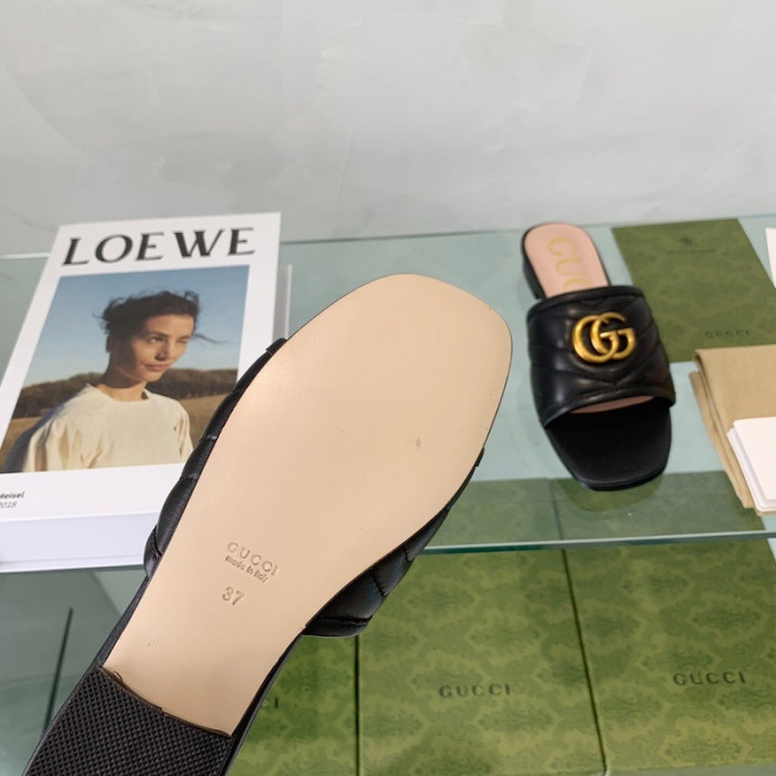 G*u*i sandal