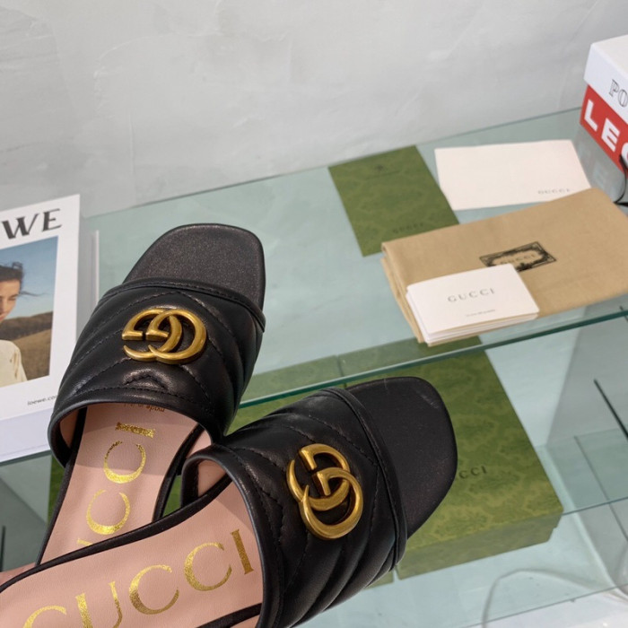 G*u*i sandal