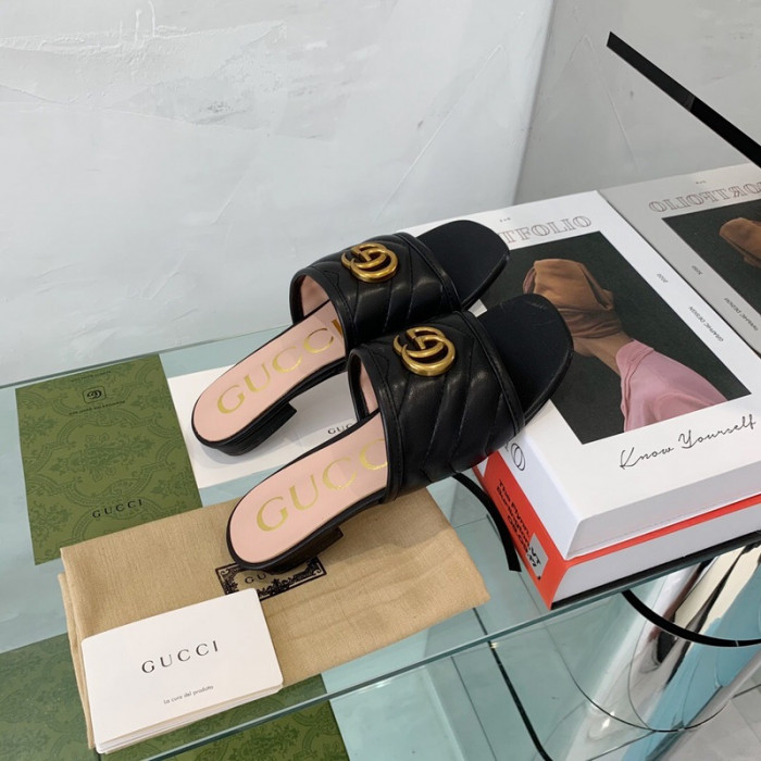 G*u*i sandal