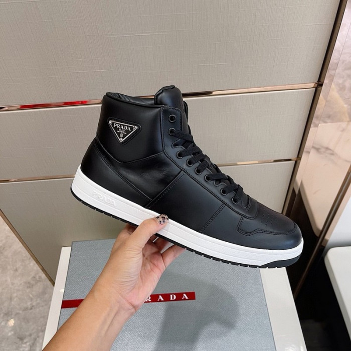 Pra*a sneaker