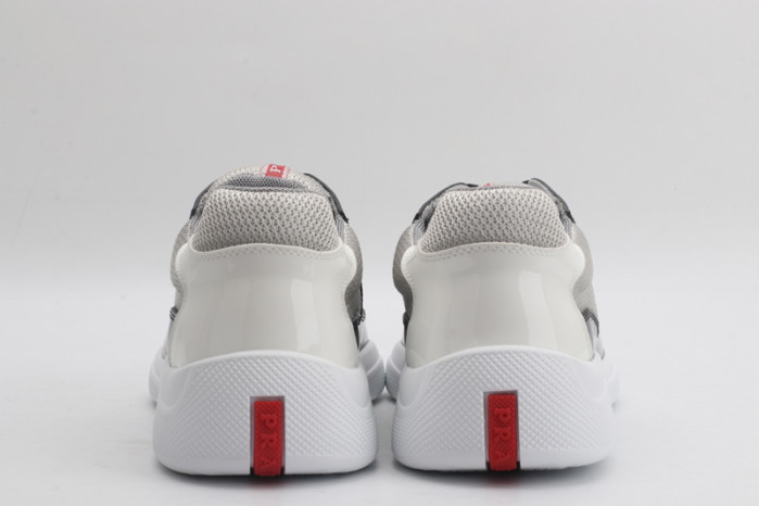 Pra*a sneaker