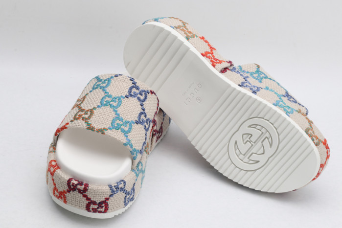 G*u*i sandal