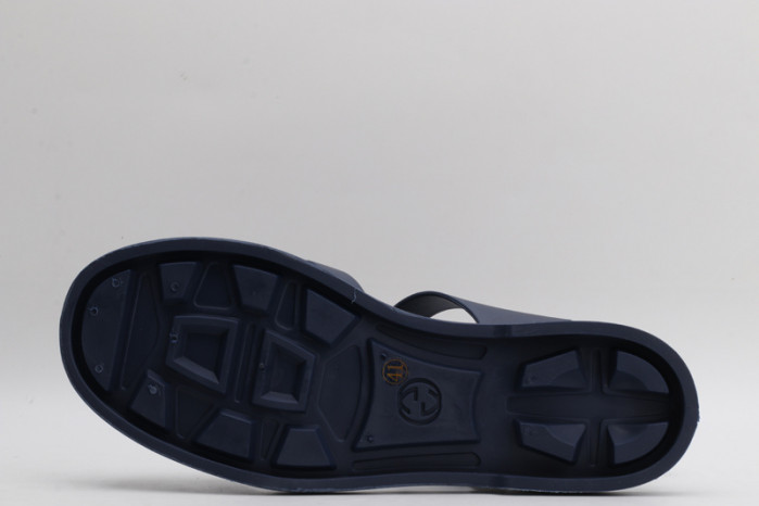 G*u*i sandals