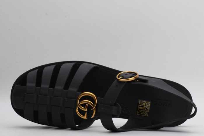 G*u*i sandals