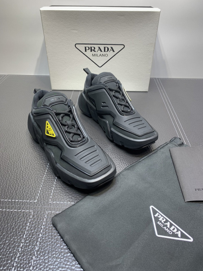 Pra*a sneaker