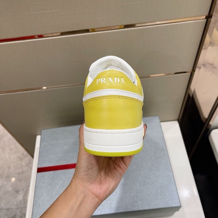 Pra*a sneaker