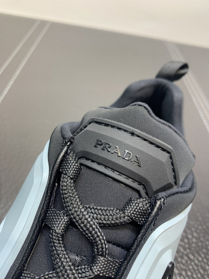 Pra*a sneaker