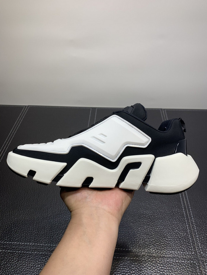 Pra*a sneaker