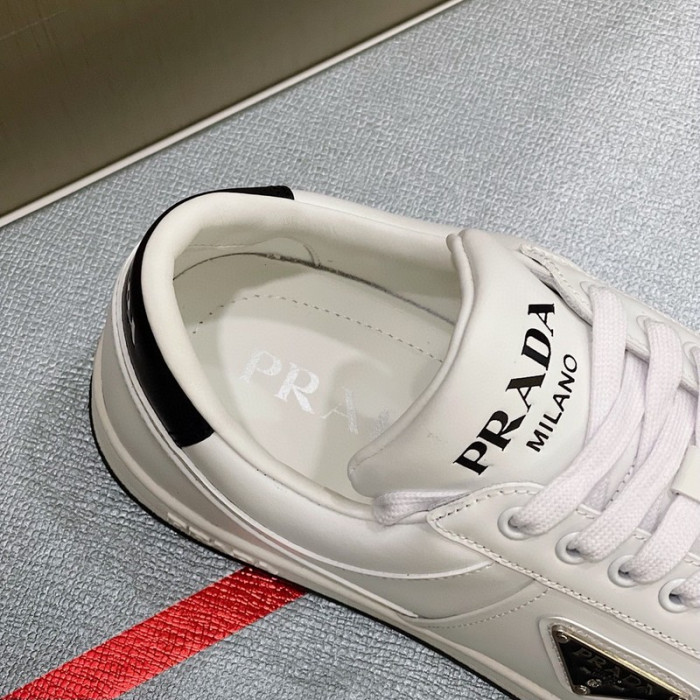 Pra*a sneaker