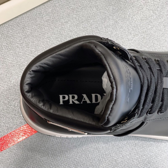 Pra*a sneaker