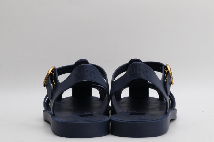 G*u*i sandals