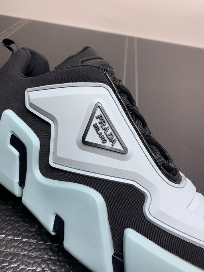 Pra*a sneaker