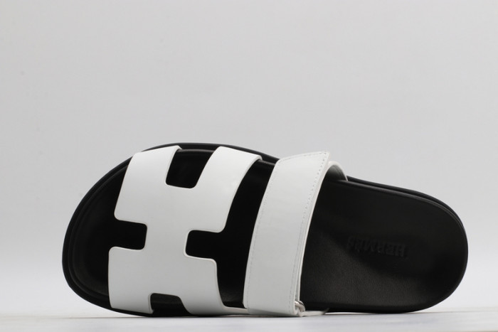 H**mes sandals